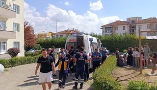 Mutfaktan &ccedil;ıkan yangında 4 kişi dumandan etkilendi