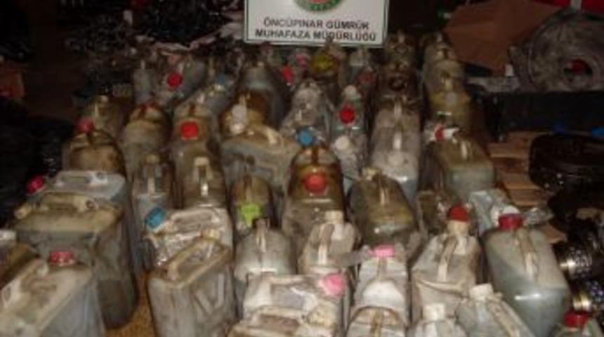 Sınırda yolcu otob&uuml;slerinde 1 milyon TL&rsquo;lik ka&ccedil;ak eşya ele ge&ccedil;irildi