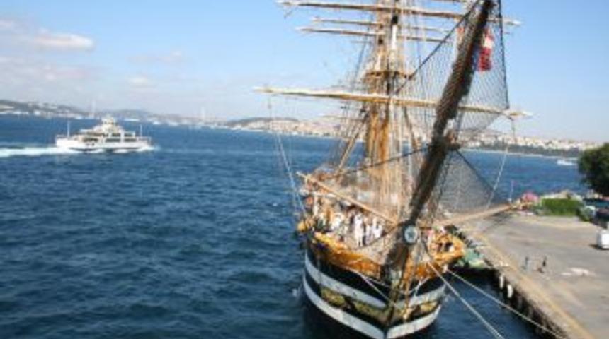 D&uuml;nyanın en b&uuml;y&uuml;k yelkenlisi İstanbul'da