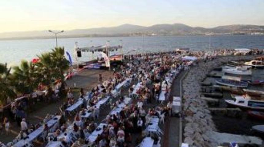 G&uuml;nbatımı eşliğinde iftar