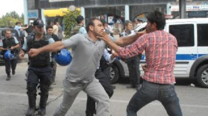 Alışveriş merkezinde meydan kavgası