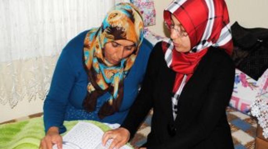 Y&uuml;r&uuml;me engelli &Ccedil;elik, yatağında Kur'an okumayı &ouml;ğrendi