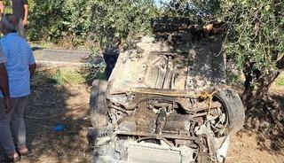 Altın&ouml;z&uuml;&rsquo;nde otomobil zeytinliğe u&ccedil;tu: 1 yaralı