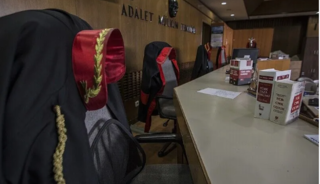 Şanlıurfa&rsquo;da sopayla darpa tutuklama
