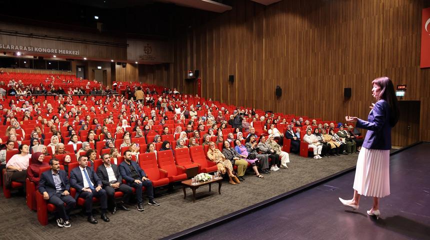 &Ccedil;ocuğu okula gitmek istemeyen aileler dikkat! Zorlamak yerine bunu yapın