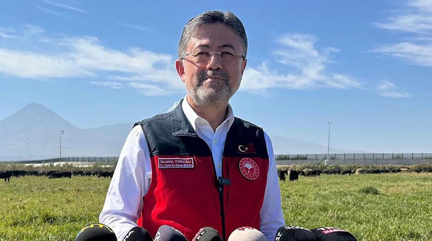 Bakan Yumaklı, yetiştiricilerden aşı ve kimliklendirme &uuml;creti almayacaklarını a&ccedil;ıkladı