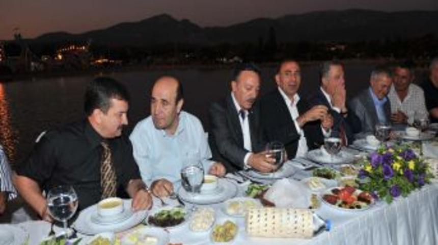 G&uuml;rsel Tekin: Sanki İzmir kalesi d&uuml;şm&uuml;ş gibi haberler yapılıyor