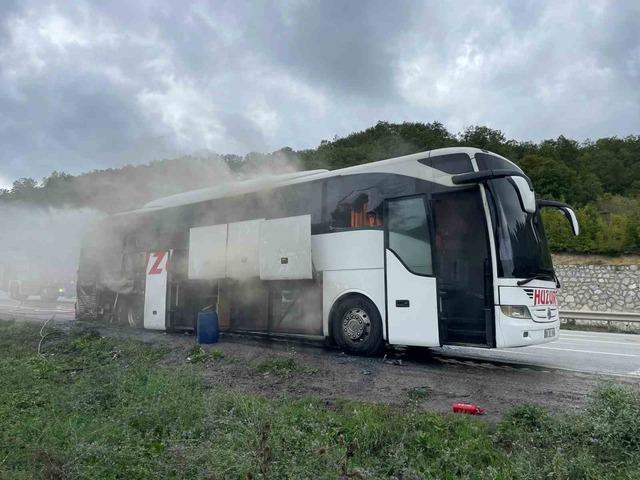 Samsun&rsquo;da otob&uuml;s yangını: Yolcular tahliye edildi 3