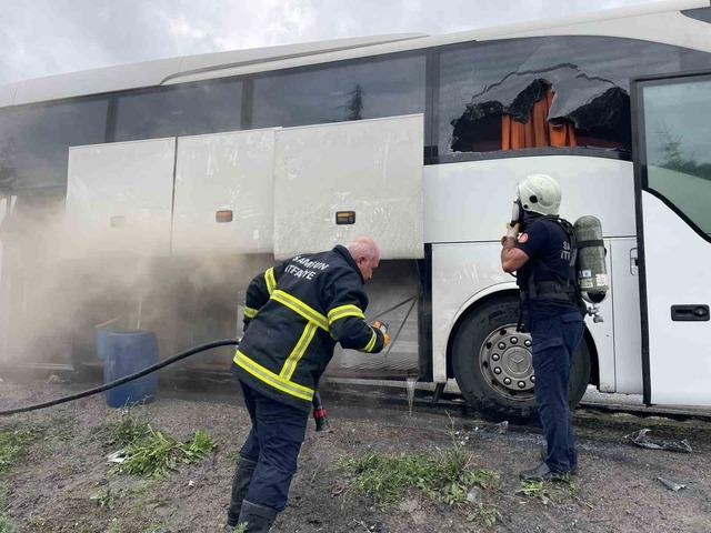 Samsun&rsquo;da otob&uuml;s yangını: Yolcular tahliye edildi 2