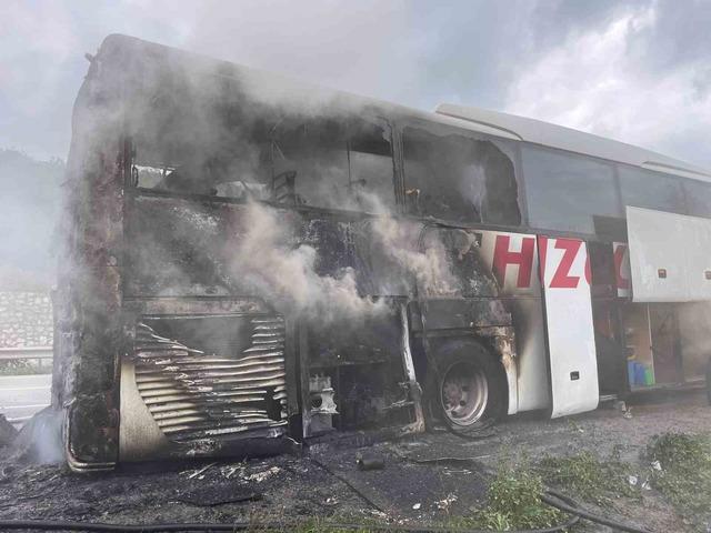 Samsun&rsquo;da otob&uuml;s yangını: Yolcular tahliye edildi 1