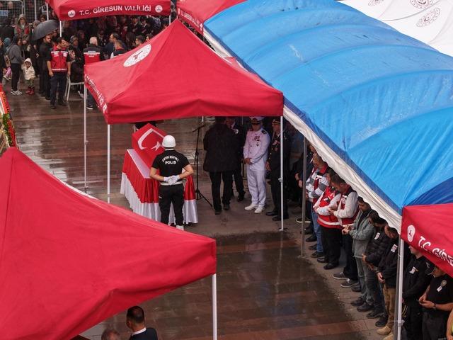 Şehit polis memuru, Giresun da son yolculuğuna uğurlandı 2