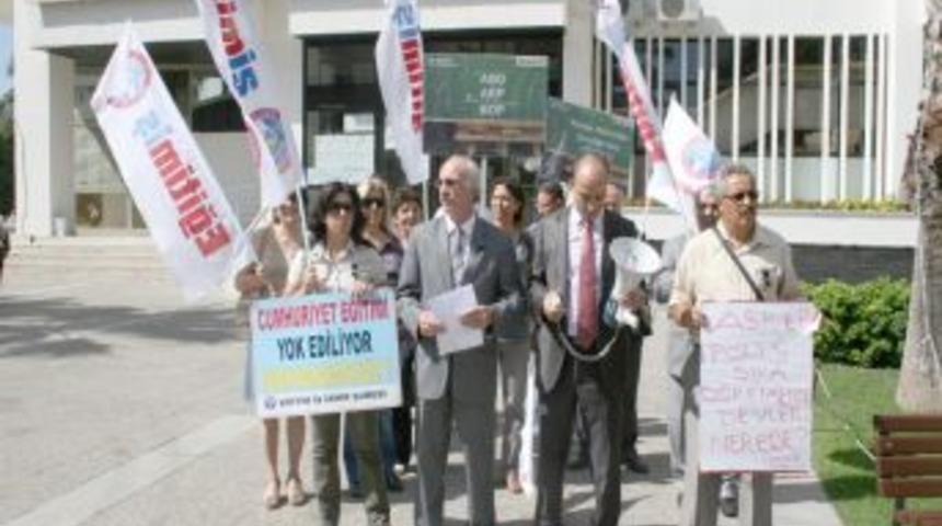 Eğitim-İş, ter&ouml;r &ouml;rg&uuml;t&uuml;n&uuml;n ka&ccedil;ırdığı &ouml;ğretmenlerin bulunmasını istedi