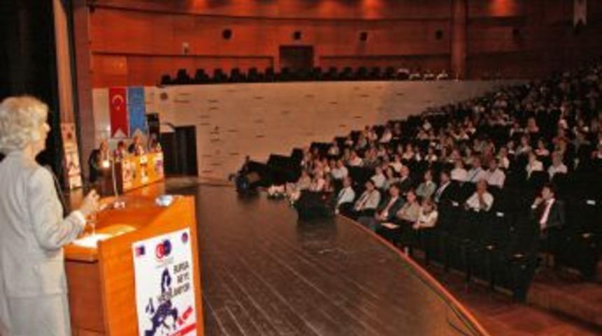 Bursa Emniyeti'nden rehber &ouml;ğretmenlere &lsquo;uyuşturucu ile m&uuml;cadele&rsquo; semineri