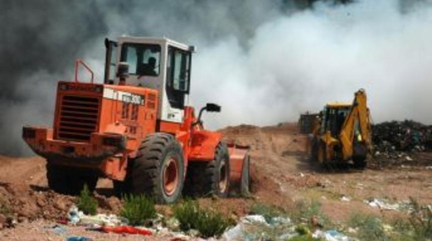 &Ccedil;&ouml;p d&ouml;k&uuml;m sahasındaki yangın g&uuml;&ccedil;l&uuml;kle kontrol altına alındı