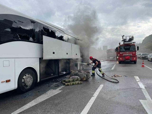 Samsun da otob&uuml;ste &ccedil;ıkan yangın yolcuları endişelendirdi 2