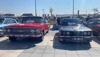 Sincan&rsquo;da klasik otomobil tutkunları bir araya geldi