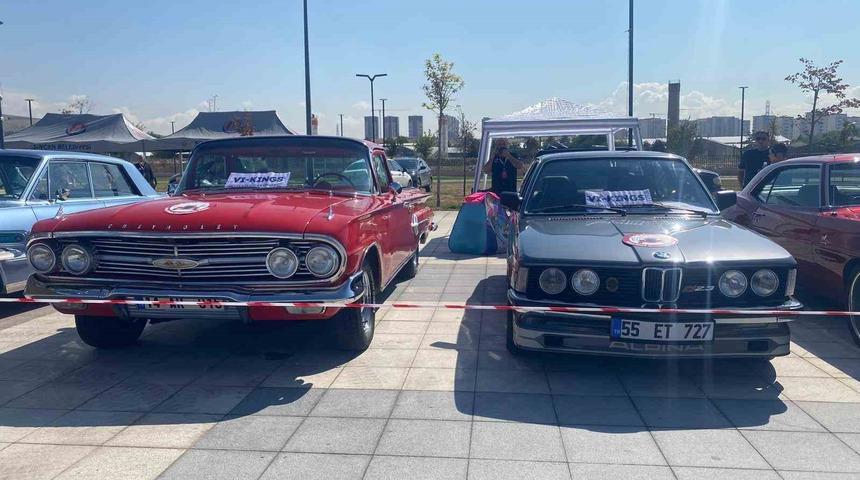 Sincan&rsquo;da klasik otomobil tutkunları bir araya geldi