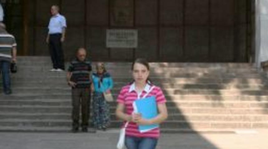 Emanet kitapla YGS'de birinci olan Menekşe, kaydını yaptırdı