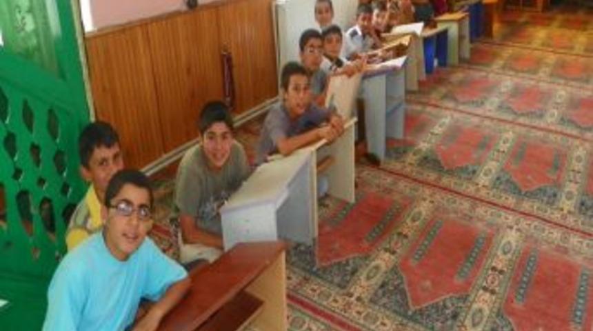 Askıda Kur&rsquo;an projesi &ccedil;ocukları sevindirdi