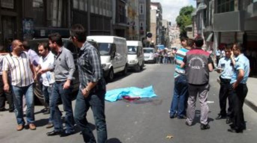 Cadde ortasında kurşun yağdıran şahıs, 1 kişiyi &ouml;ld&uuml;rd&uuml;