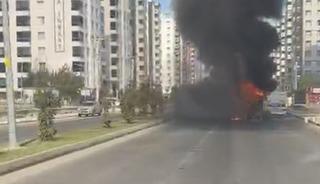 Seyir halindeyken alev alan otob&uuml;s yandı