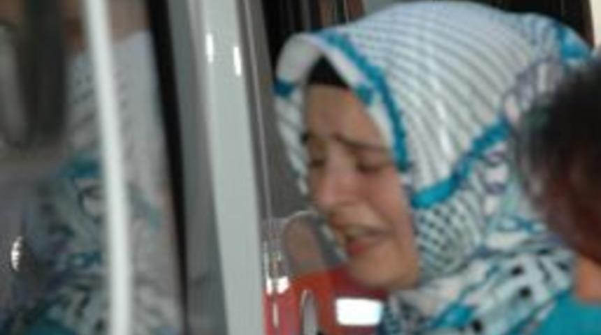 Eşinden şiddet g&ouml;ren kadın, bebeğini 4. kattan atmak istedi