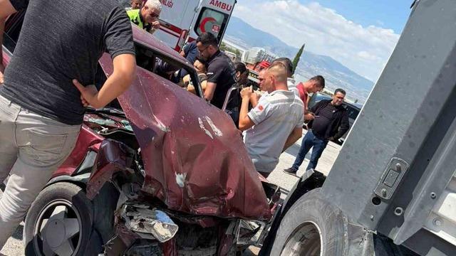 Burdur’da otomobil ile tır çarpıştı: 2 yaralı
