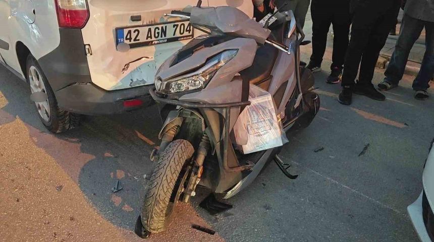 Trafik kazasında s&uuml;r&uuml;c&uuml; yaralandı