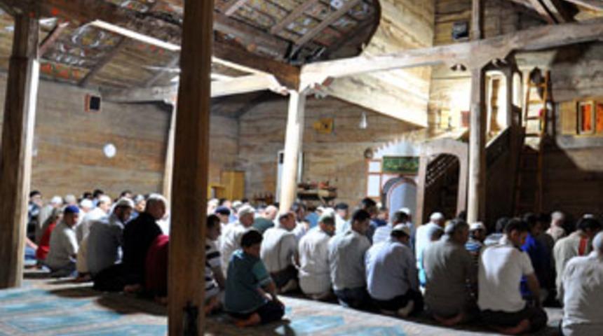 &Ccedil;ivisiz cami 800 yıldır cemaatini ağırlıyor