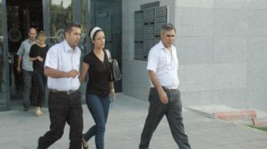 &Ouml;ld&uuml;r&uuml;len m&uuml;zisyenin kızları ve kızının erkek arkadaşı tutuklandı