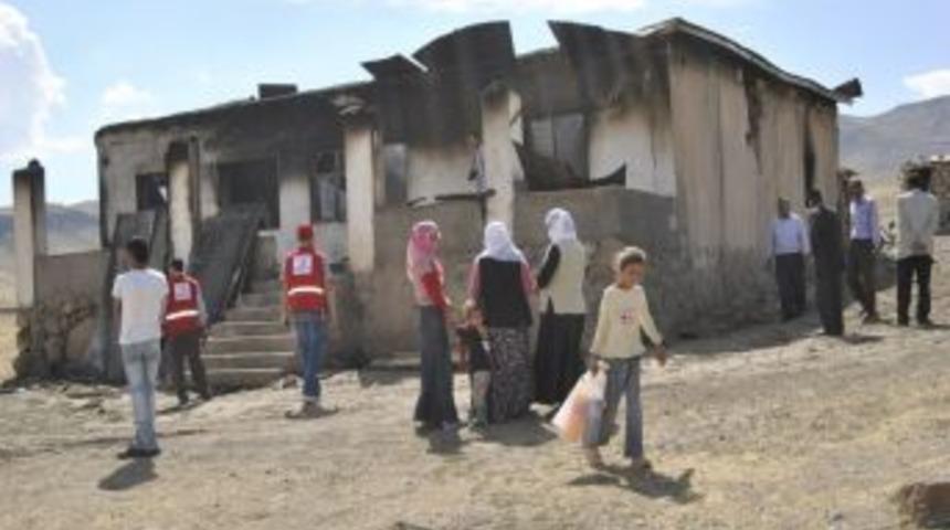 Evleri yanan Karakuzu ailesi uzanacak yardım elini bekliyor