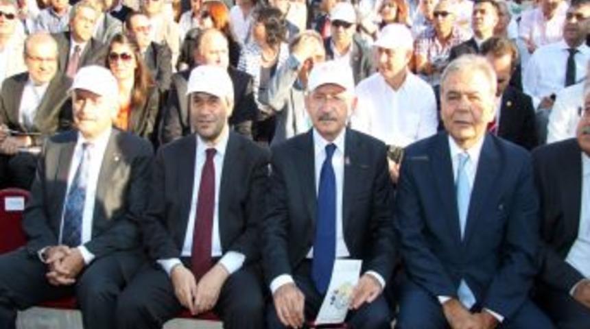 İzmir Fuarı'nın a&ccedil;ılışı yine protestolara sahne oldu