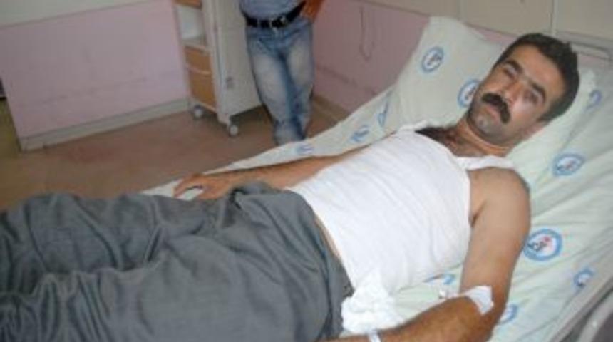 &Ccedil;oban, 'koyunlara korna &ccedil;aldın diyerek' ambulans şof&ouml;r&uuml;ne saldırdı