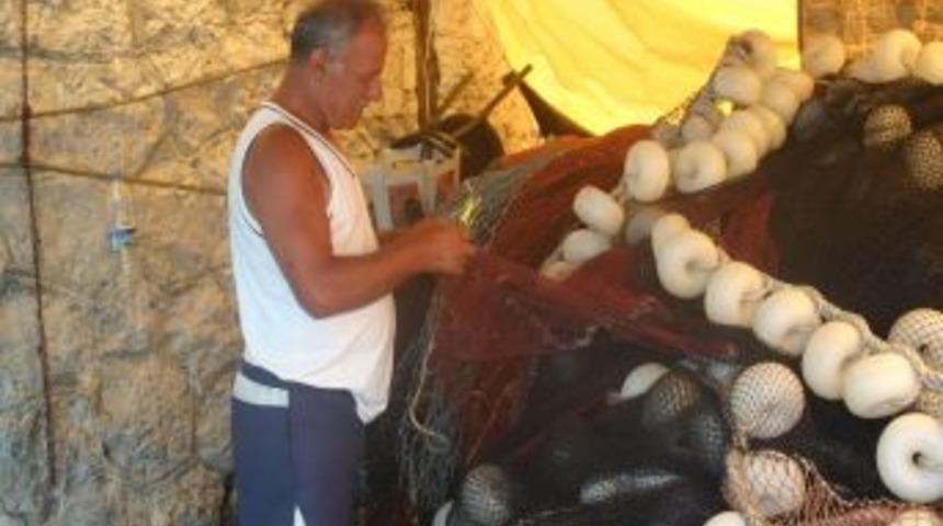 Karadeniz'de balık&ccedil;ılar son hazırlıklarını yapıyor