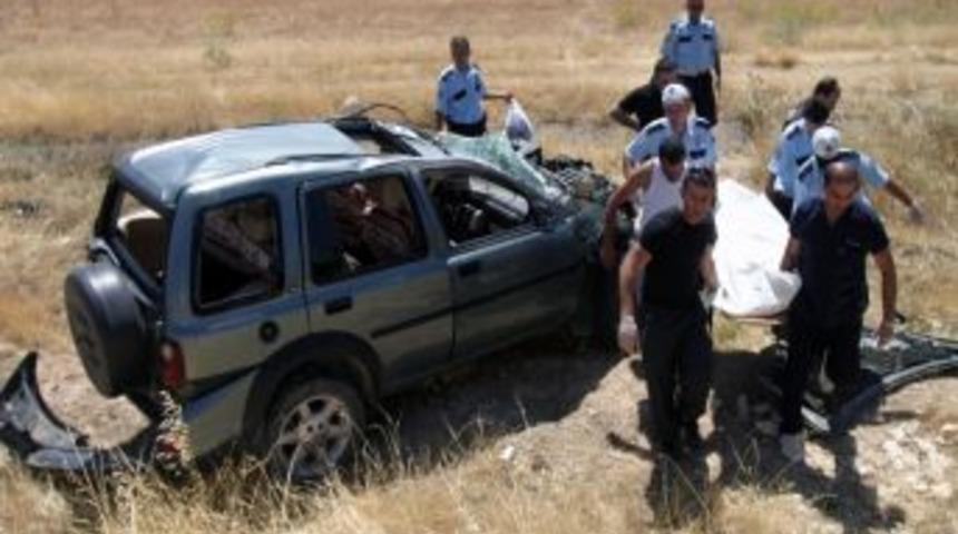 Aşırı hız yapan otomobil takla attı: 3 &ouml;l&uuml;