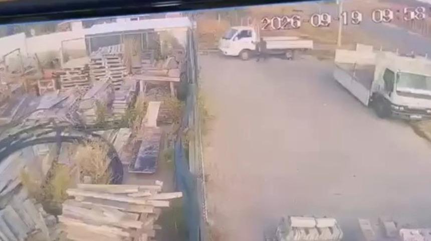 El frenini &ccedil;ekmediği kamyonetin altında kalan s&uuml;r&uuml;c&uuml; hayatını kaybetti