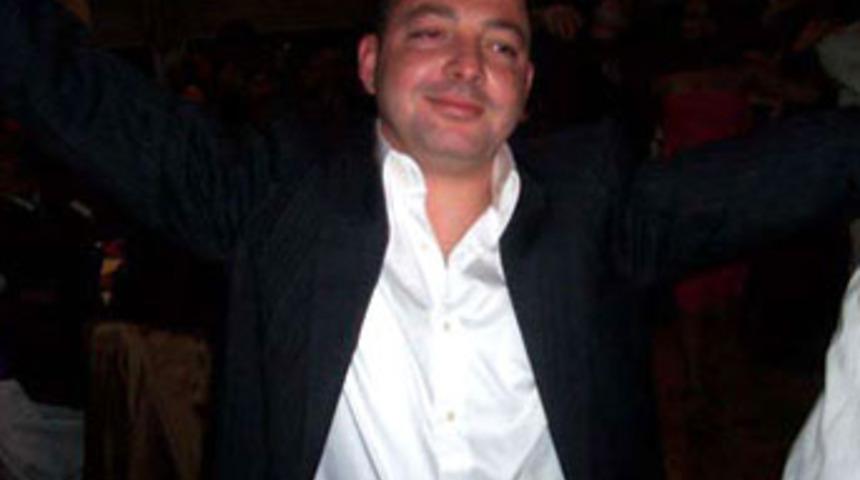 Domuz yerine arkadaşını &ouml;ld&uuml;rd&uuml;