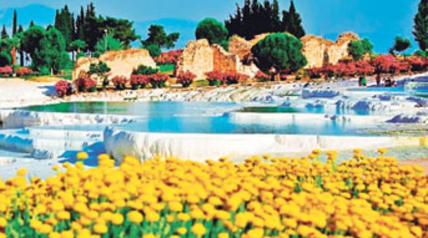 Pamukkale yine bembeyaz