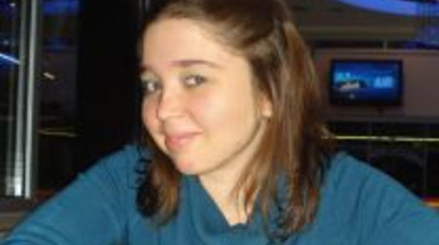 &Ouml;zge, g&ouml;zyaşları i&ccedil;inde toprağa verildi