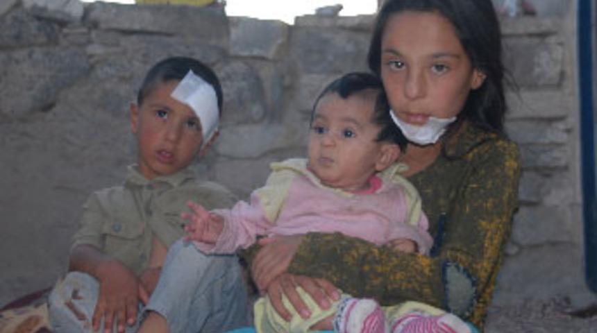 Anne ve babalarının &ouml;l&uuml;m&uuml;ne tanık oldular