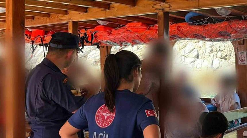 Bodrum&rsquo;da gezi teknesinde rahatsızlanan vatandaşa tıbbi tahliye