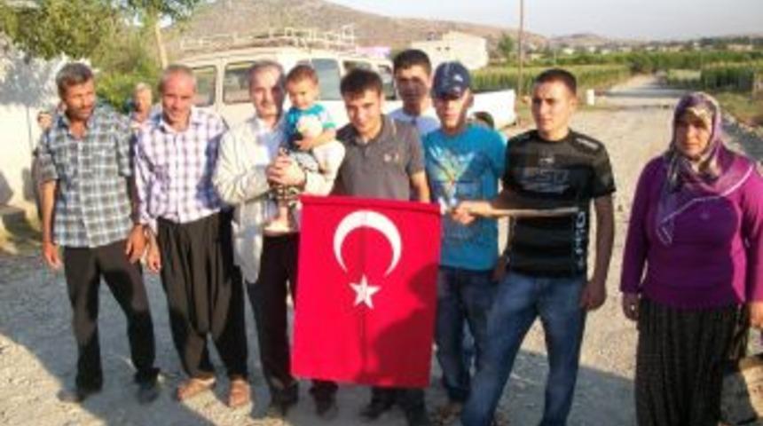 Başkan &Ouml;zgan asker uğurladı