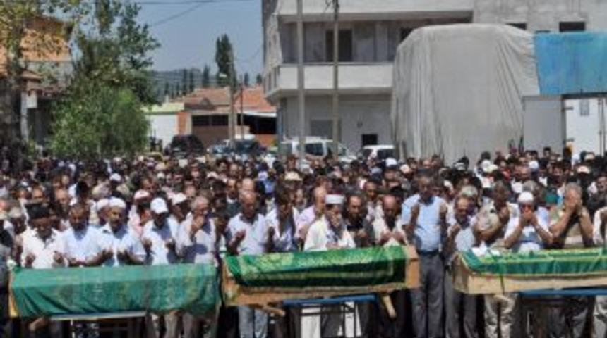 Simav &Ccedil;ayı'nda boğulan &uuml;&ccedil; kardeş toprağa verildi