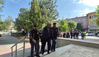 Oto galerici gencin &ouml;l&uuml;m&uuml;yle ilgili ağabey ve kuzen tutuklandı