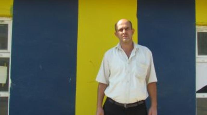 Fanatik Galatasaraylı taraftar, evini sarı laciverte boyattı.