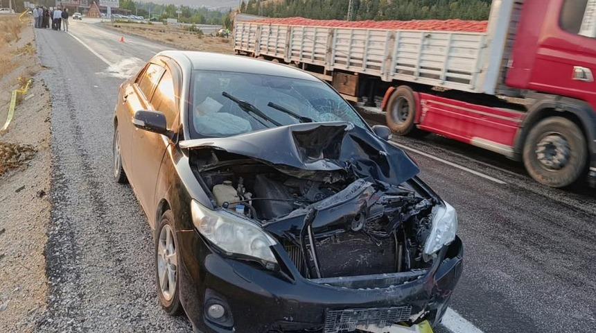 Malatya'da otomobille &ccedil;arpışan motosiklet s&uuml;r&uuml;c&uuml;s&uuml; hayatını kaybetti