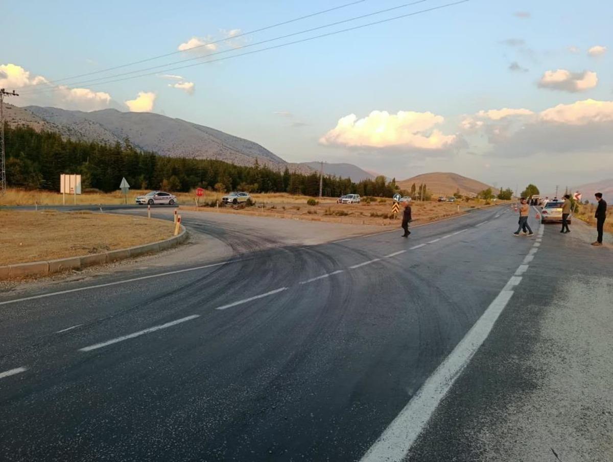 Malatya da otomobille çarpışan motosiklet sürücüsü hayatını kaybetti 2