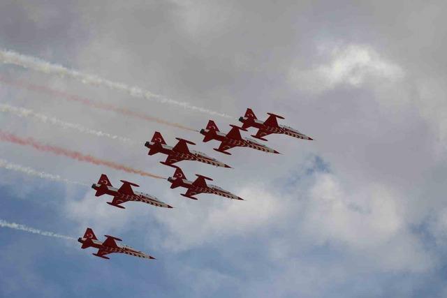 Eskişehir&rsquo;de T&uuml;rk Yıldızları g&ouml;ky&uuml;z&uuml;ne imza attı 5
