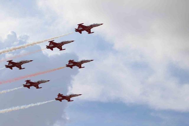 Eskişehir&rsquo;de T&uuml;rk Yıldızları g&ouml;ky&uuml;z&uuml;ne imza attı 4