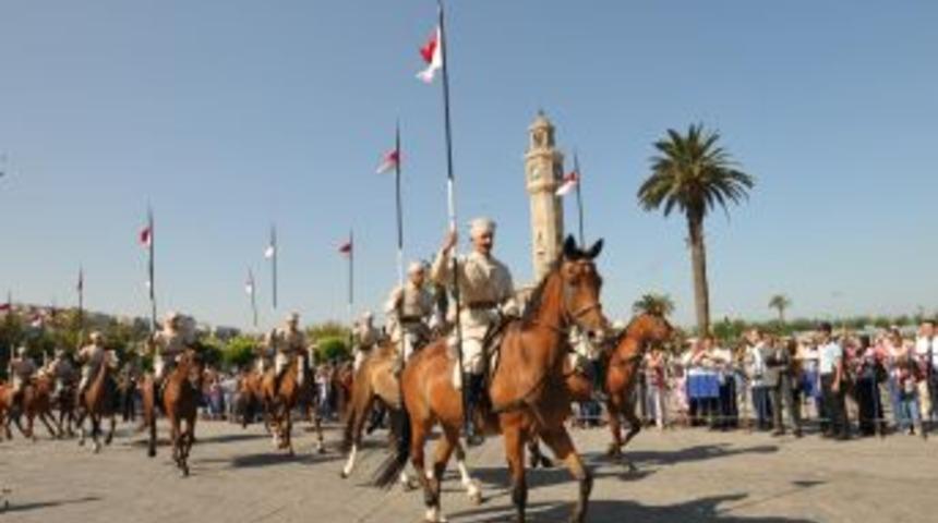 İzmir'in kurtuluşunun 89. yılı kutlanıyor